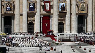 Papa Franceso santifica due suore palestinesi. Presente a San Pietro anche Mahmoud Abbas