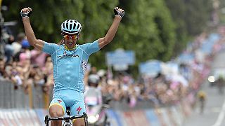 Giro d'Italia: a Tiralongo la nona tappa, Aru si avvicina a Contador nella generale