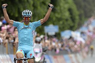 Tiralongo claims tough stage 9 Contador still in pink at the Giro d'Italia