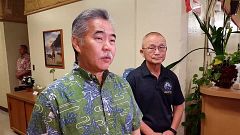 Image: Gov. David Ige speaks at a news conference about the missile alert t