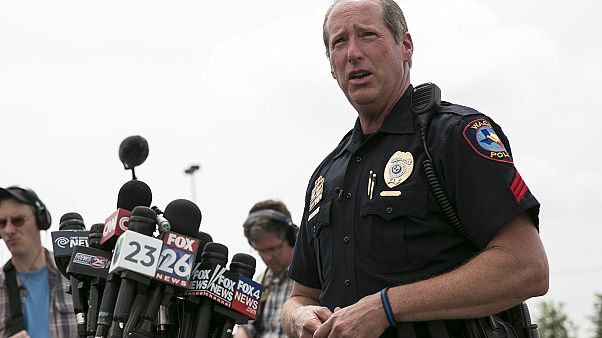 Fusillade entre motards au Texas : plus de 170 personnes arrêtées Fusillade entre motards au Texas : plus de 170 personnes arrêtées