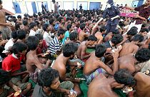 Sud est asiatico, centinaia di migranti salvati al largo dell'Indonesia. Il Myanmar apre all'accoglienza dei boat people