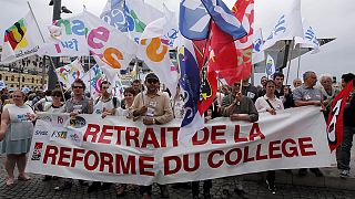 França: Professores em greve contra reforma educativa de Hollande