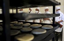 La huelga de panaderos en Bolivia pone a los militares manos a la masa