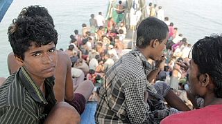 Malaysia and Indonesia offer shelter to 7,000 'boat people'