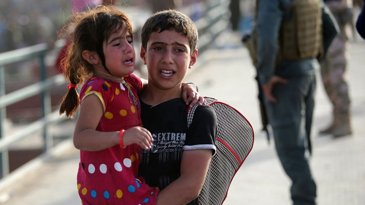 Refugees pour out of Ramadi as battle for city rages