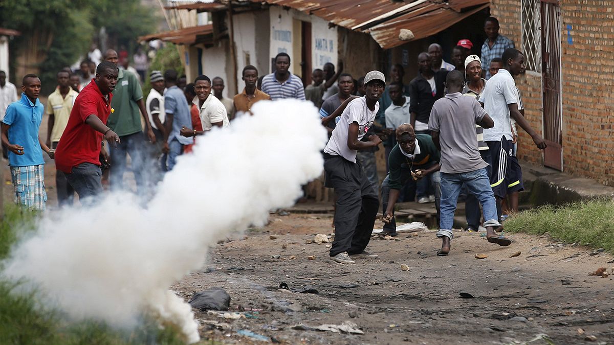 Bevetették a katonaságot a tüntetők ellen Burundiban