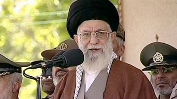 Irão: Aiatola Khameni exclui inspeções estrangeiras Irão: Aiatola Khameni exclui inspeções estrangeiras
