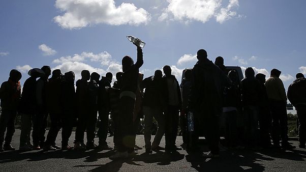 Bruxelles striglia l'Europa: "Inaccettabile rifiutare i migranti" Bruxelles striglia l'Europa: "Inaccettabile rifiutare i migranti"