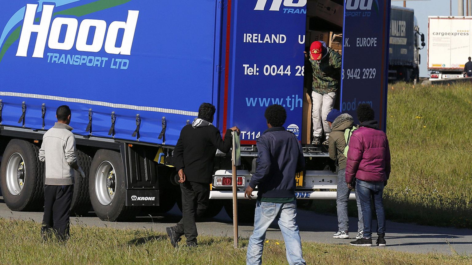 Cameron announces "radical" new anti-immigration measures for Britain
