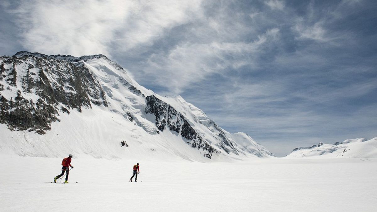 Skiers climb seven alpine peaks within 24 hours