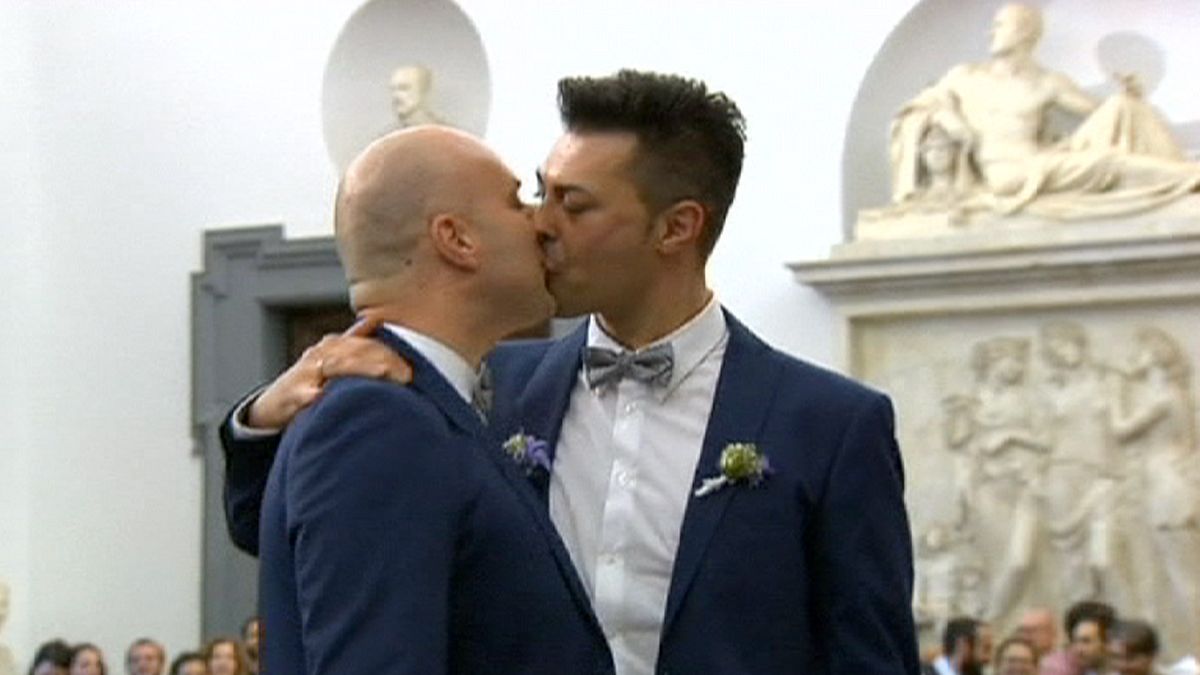 Рим: однополые пары смогли оформить отношения