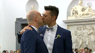 Roma'da eşcinsel çiftlerden "medeni birliktelik" imzası