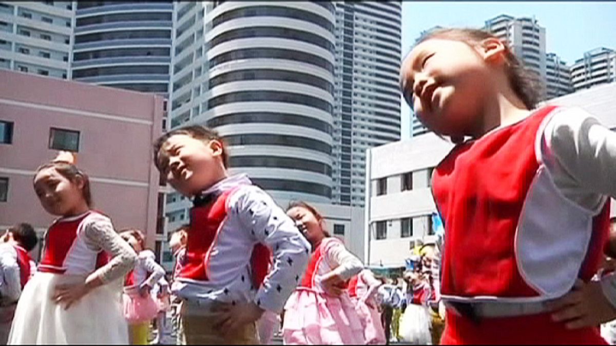 Coreia do Norte celebra o seu dia da saúde infantil