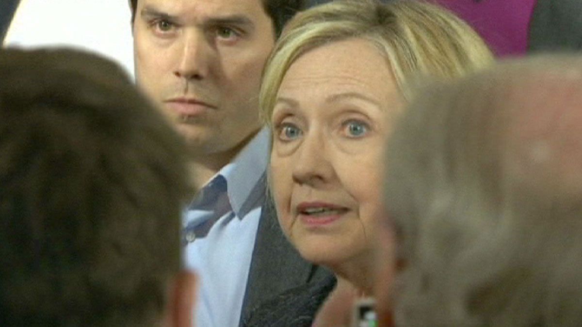 Hillary Clinton e-postaları yayınlandığı için endişeli