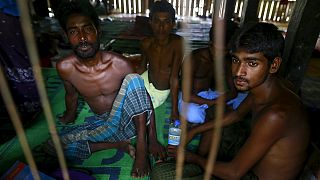 Рохинджа и другие беженцы у берегов Мьянмы
