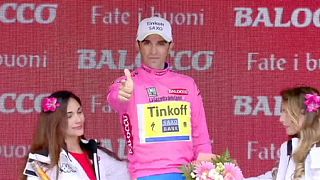 Alberto Contador recupera la 'maglia' rosa tras una espectacular contrarreloj