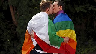 الأيرلنديون يوافقون على تقنين زواج المثليين