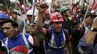 Al menos cinco muertos en protestas contra mineras en Perú