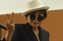 Yoko Ono impazza al MoMa di New York