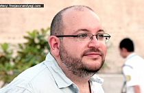Teerão inicia julgamento "opaco" de jornalista do Washington Post