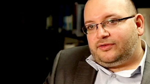 Iran: caso Rezaian, il fratello a euronews "Jason informato del processo dalla tv" Iran: caso Rezaian, il fratello a euronews "Jason informato del processo dalla tv"