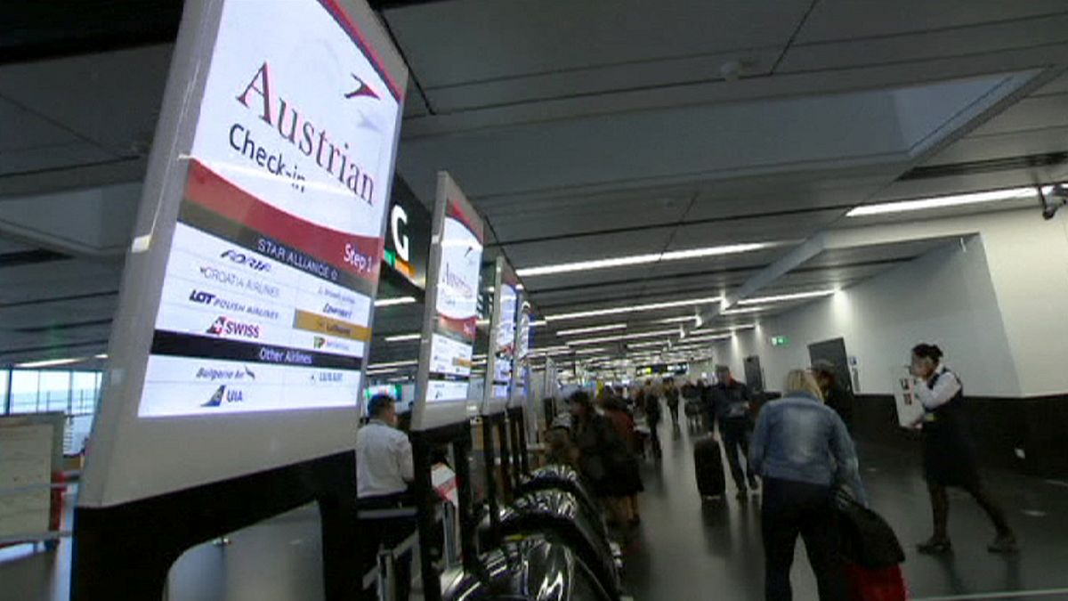 Охранники венского аэропорта "Швехат" вывозили нелегалов в США и Великобританию