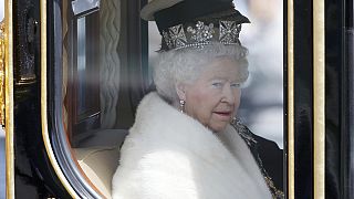 В прямом эфире: королева Елизавета II выступает с тронной речью в британском парламенте