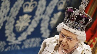 Furcsa brit hagyomány: túszejtéssel jár a királynő beszéde