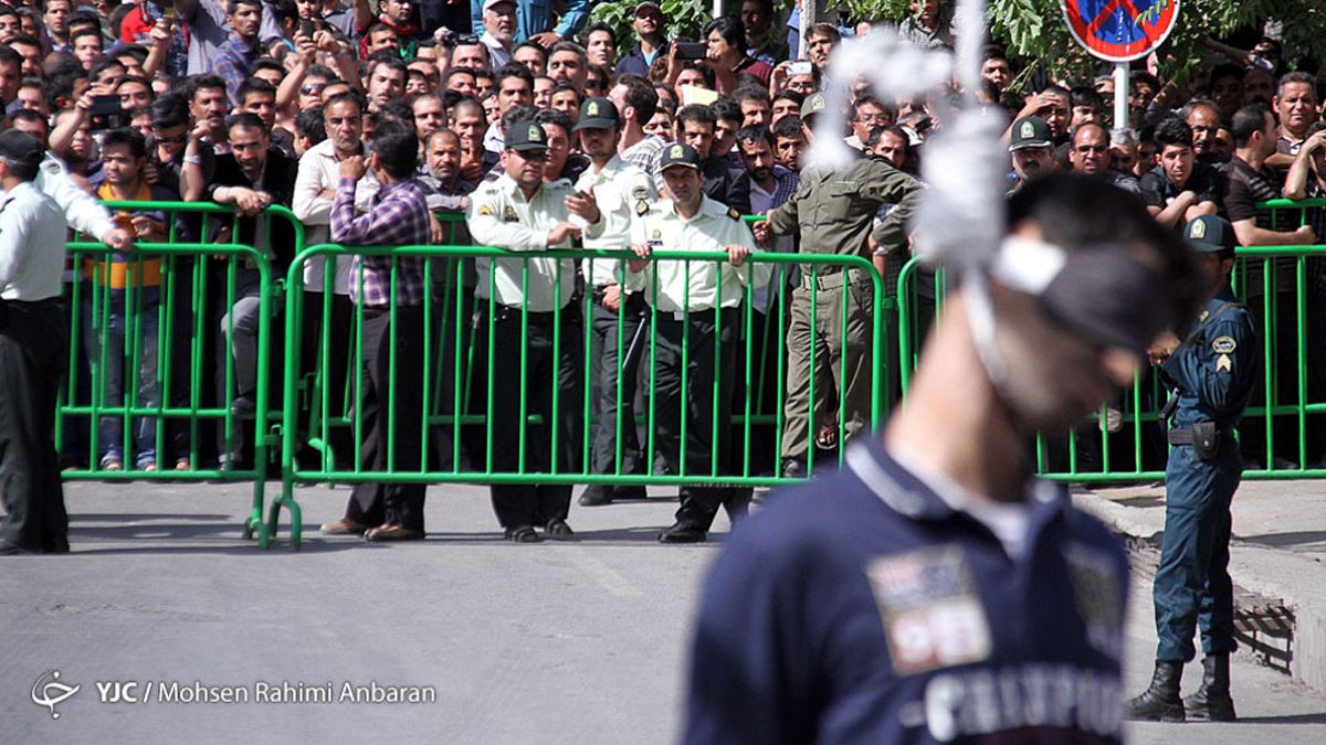 سه نفر در مشهد در ملاء عام اعدام شدند