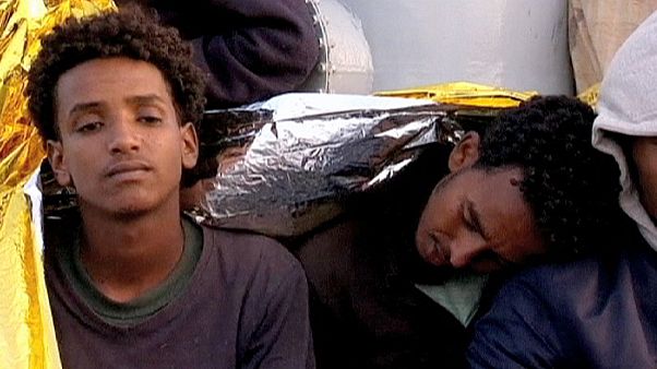Brüssel will 40 000 Flüchtlinge auf EU-Staaten verteilen Brüssel will 40 000 Flüchtlinge auf EU-Staaten verteilen