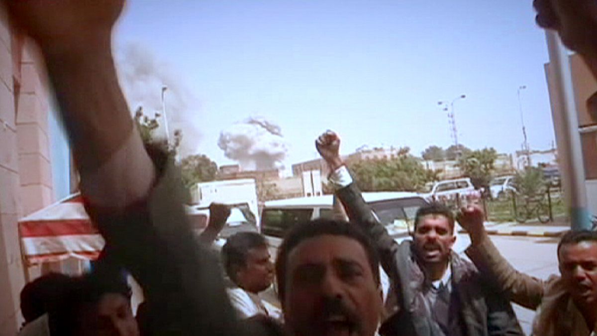 Yemen hava saldırılarıyla sarsıldı: En az 80 ölü
