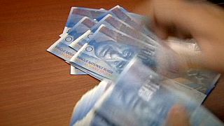 UE e Suíça assinam acordo que estipula fim do sigilo bancário