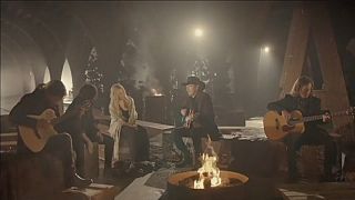 Shakira canta "Mi verdade" com os mexicanos Maná