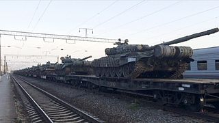 Russia 'amassing artillery' near border with eastern Ukraine, reports suggest