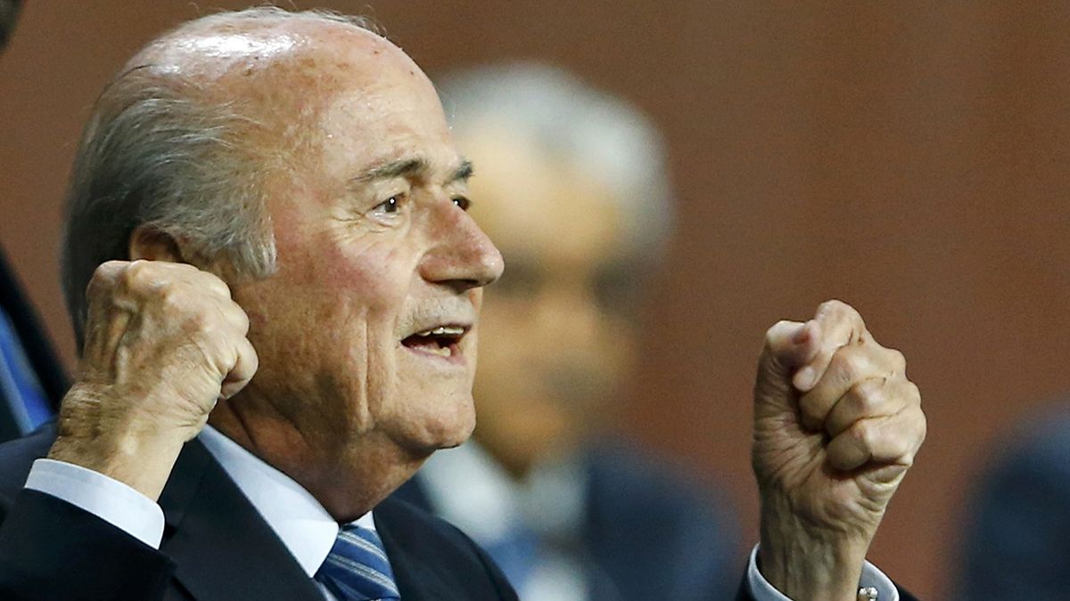 FIFA: Reeleição de Blatter é para Platini e Figo uma "derrota" do futebol