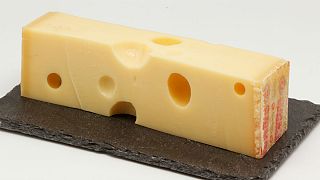 İsviçre peynirlerindeki deliklerin sırrı çözüldü
