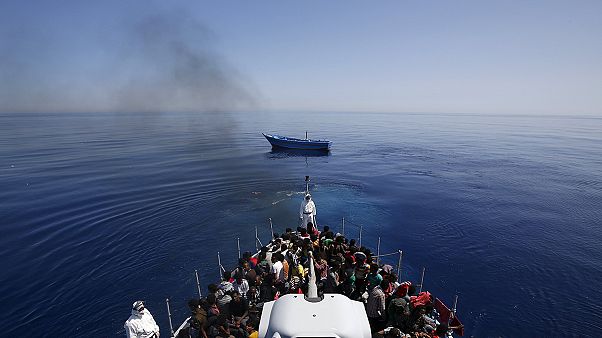 إيطاليا: إنقاذ 3300 مهاجر حاولوا العبور إلى أوروبا في قوارب الموت إيطاليا: إنقاذ 3300 مهاجر حاولوا العبور إلى أوروبا في قوارب الموت