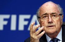 Koltuğunu koruyan Blatter iddialara cevap verdi