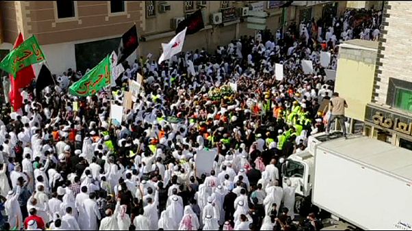 Saudi-Arabien nach den IS-Bombenanschlägen: Schiiten gehen auf die Straße Saudi-Arabien nach den IS-Bombenanschlägen: Schiiten gehen auf die Straße