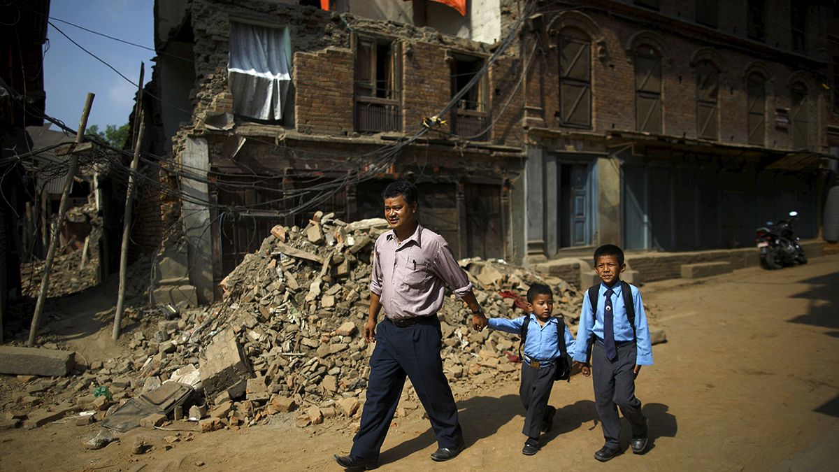 Nepál: újból működnek a Katmandu-völgy iskolái