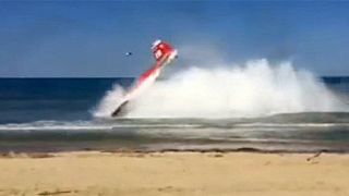 Italia, 2 aerei si scontrano durante show in Abruzzo