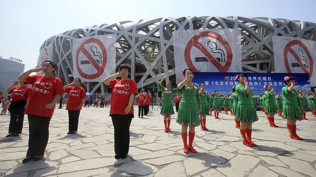 Το Πεκίνο σβήνει το τσιγάρο
