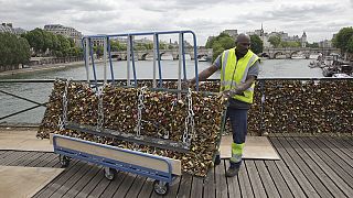 'Love locks' removed from Paris bridge