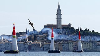 Red Bull Air Race: Mit 370 km/h in die Kurve