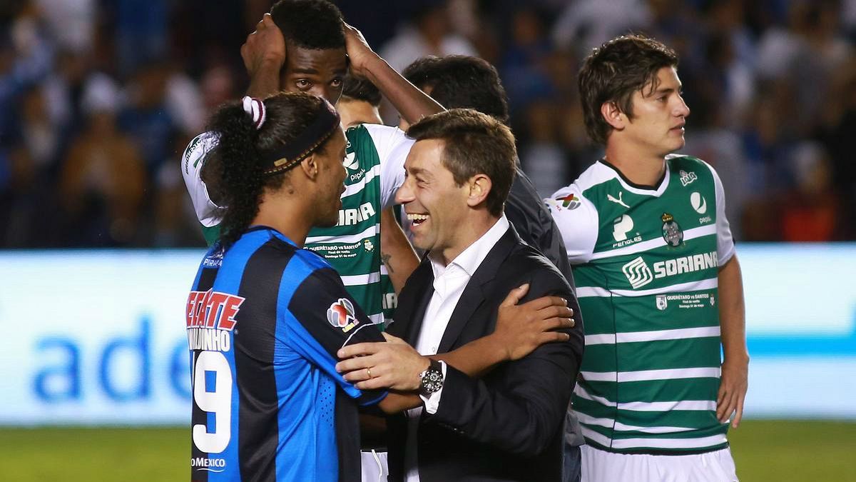 México: Pedro Caixinha campeão diante de Ronaldinho Gaúcho