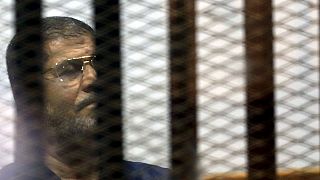 Egito: Mursi à espera da decisão final