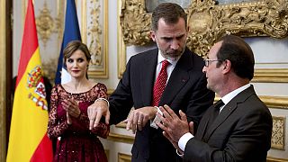 Король и королева Испании прибыли в Париж