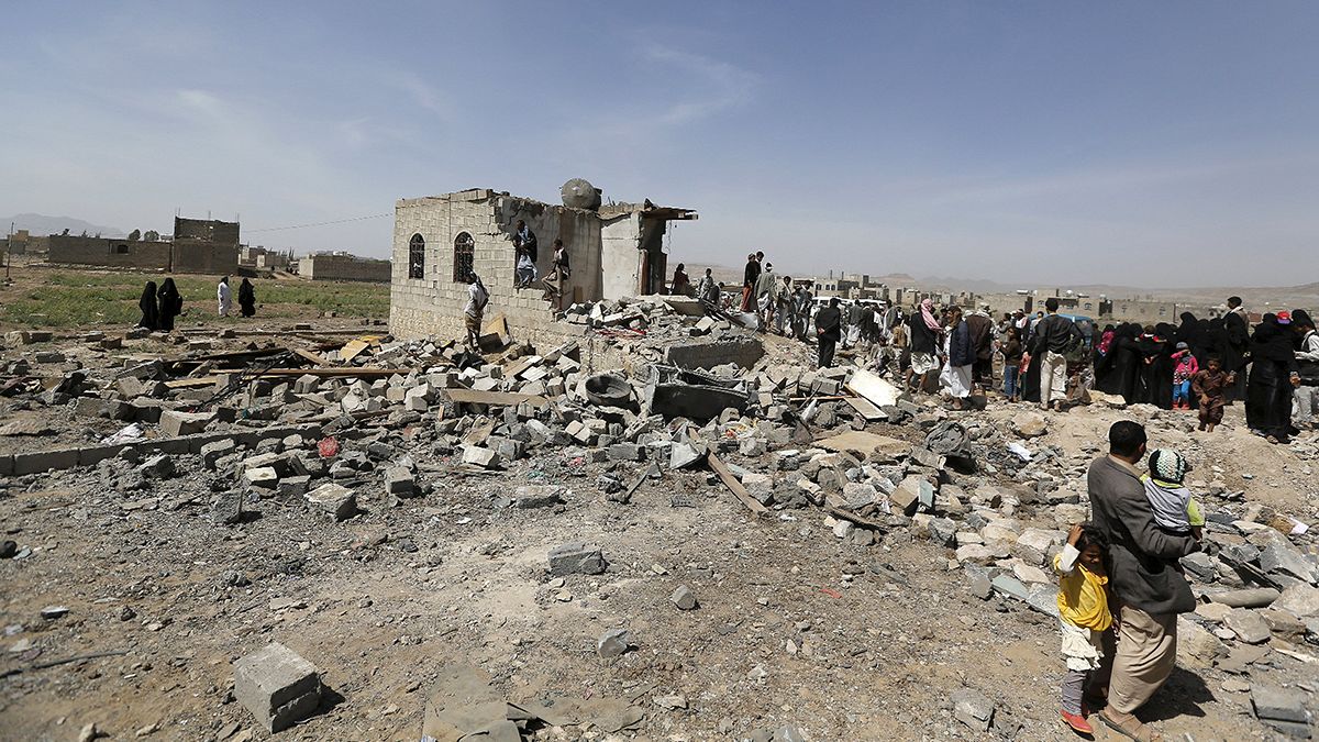 Suudi Arabistan savaş uçakları Aden ve Sana'yı bombaladı