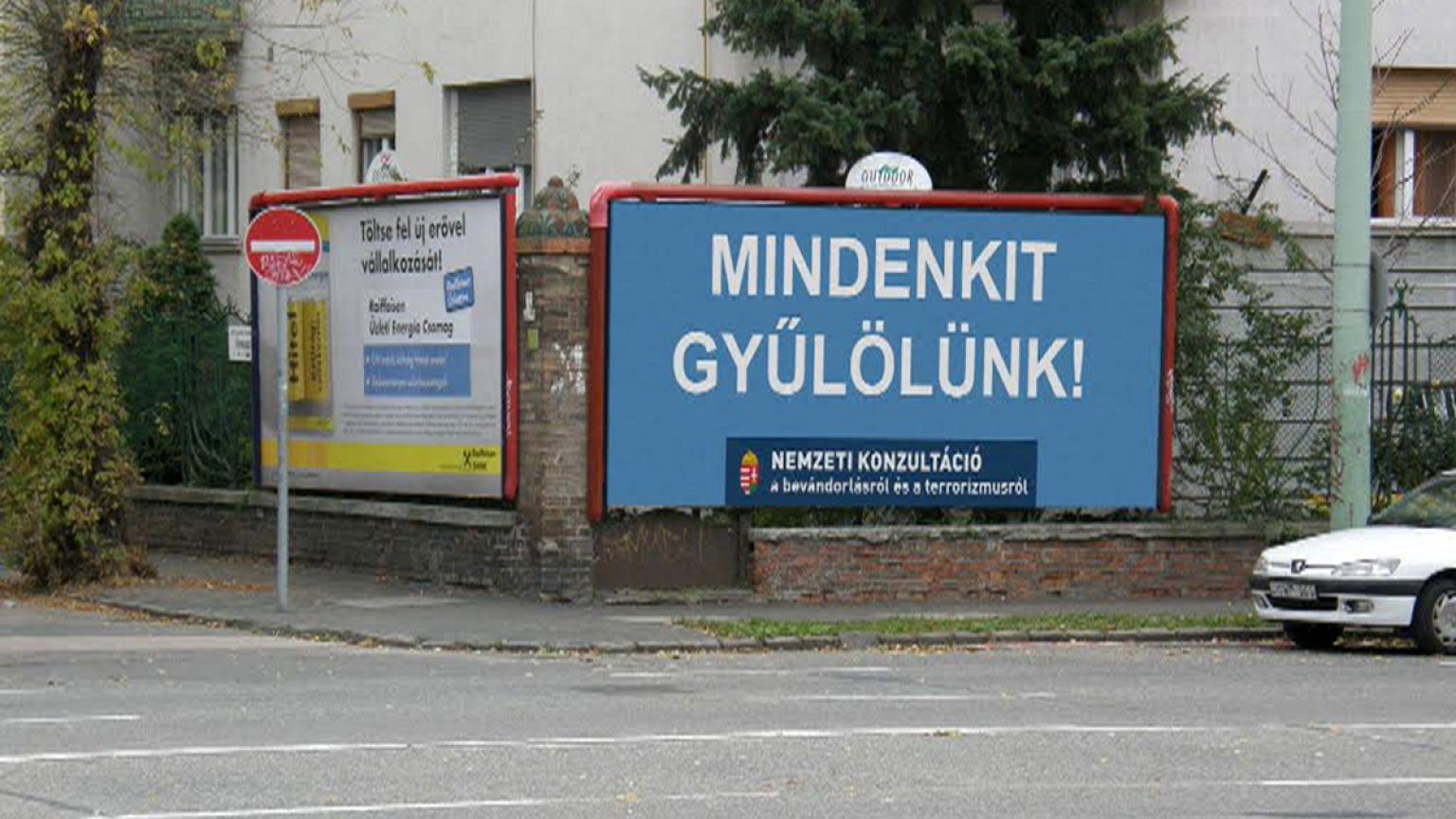 "Mindenkit gyűlölünk" - viccet csináltak a magyar kormány kampányából